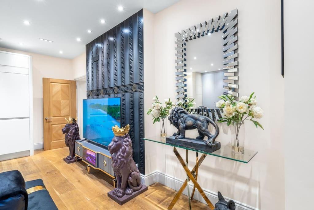 2 Bed / 2 Bath Versace Apartment In Knightsbridge Londyn Zewnętrze zdjęcie