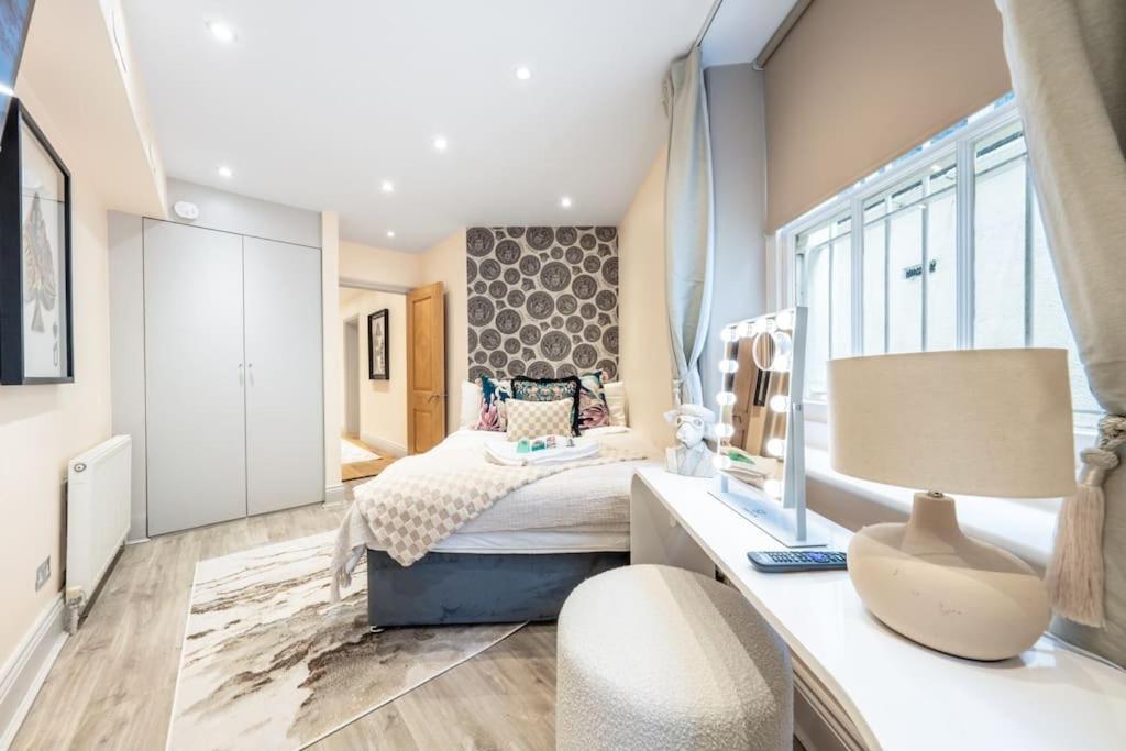 2 Bed / 2 Bath Versace Apartment In Knightsbridge Londyn Zewnętrze zdjęcie