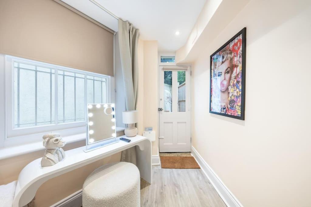 2 Bed / 2 Bath Versace Apartment In Knightsbridge Londyn Zewnętrze zdjęcie