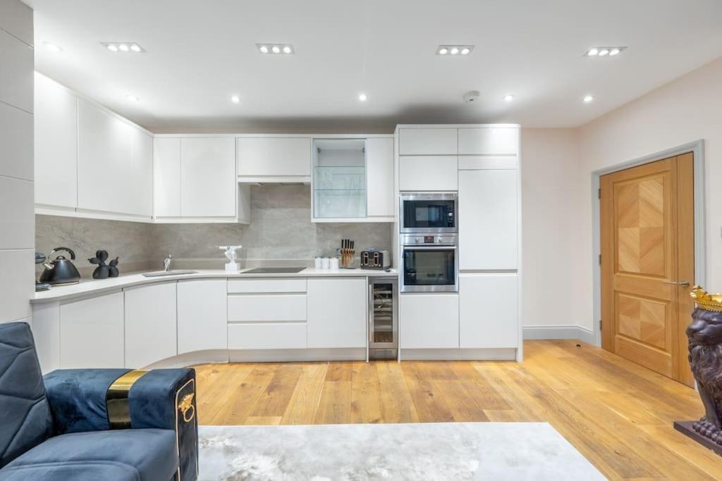 2 Bed / 2 Bath Versace Apartment In Knightsbridge Londyn Zewnętrze zdjęcie